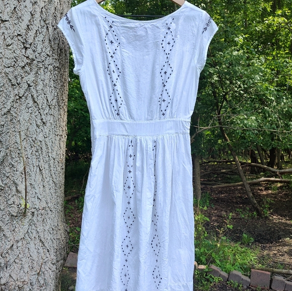 Banana Republic Sz 4 White Cotton Midi Dress Lined Embroidered Lace Side Zip - Picture 4 of 11